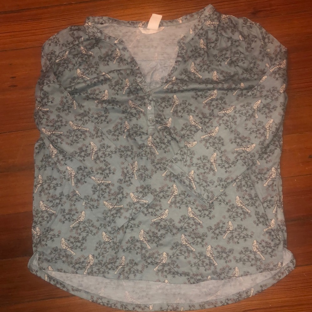 Women’s medium H&M three quartered sleeve patterned blouse